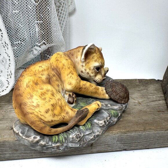 Lion/Tiger Cub w/ Turtle Porcelain Figurine Homco 1985 - Picture 5 of 8